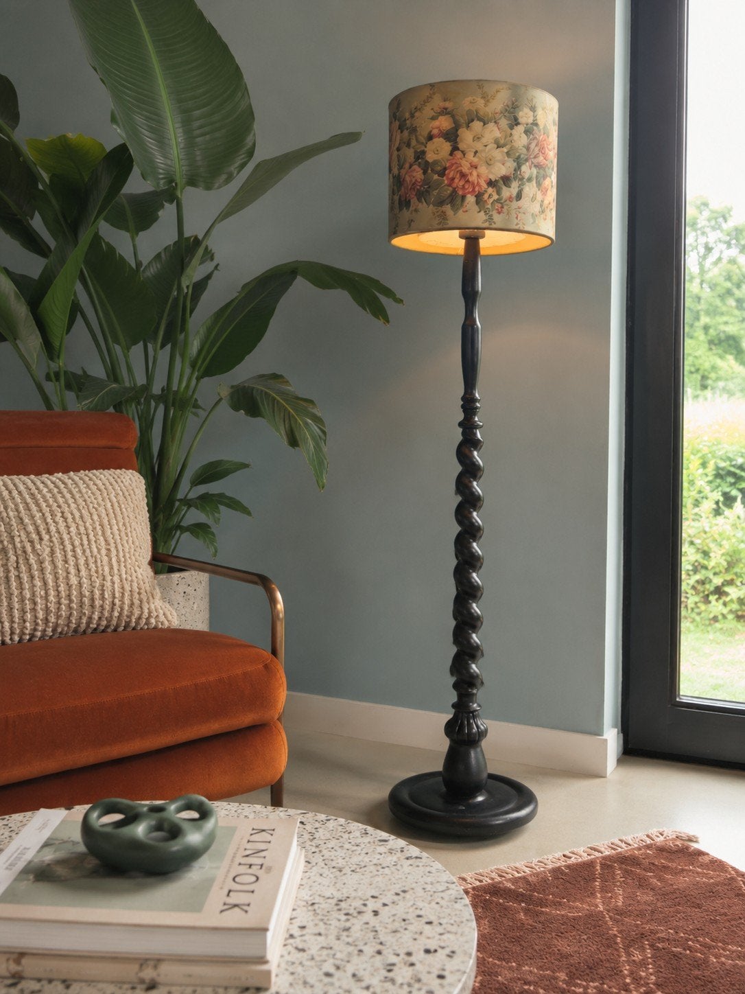 Vintage Eikenhouten Gedraaide Lamp met Gebloemde Kap, Ophalen of Verzenden