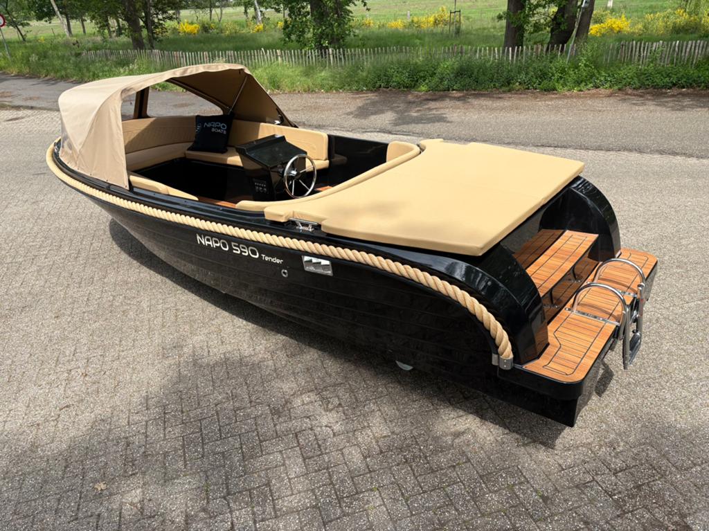Prachtige NAPO 590 Tender incl 15 pk bj.2026 NIEUW, Ophalen, Benzine, Tender, Afdekzeil