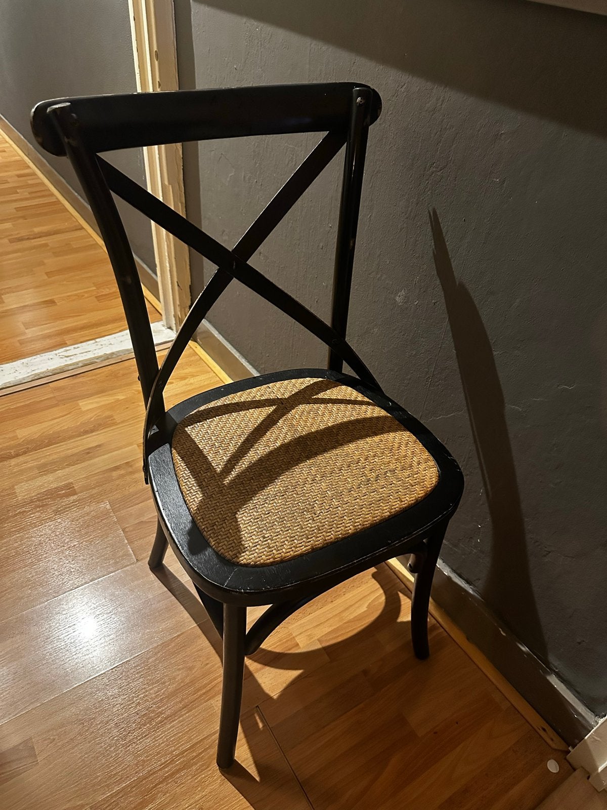 Set van 4 zwarte houten stoelen met rieten zitting, Huis en Inrichting, Gebruikt, Zwart, Ophalen of Verzenden, Vier