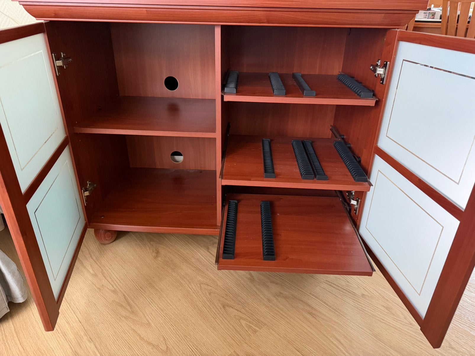 Foto 3 van Kersenhout TV kast