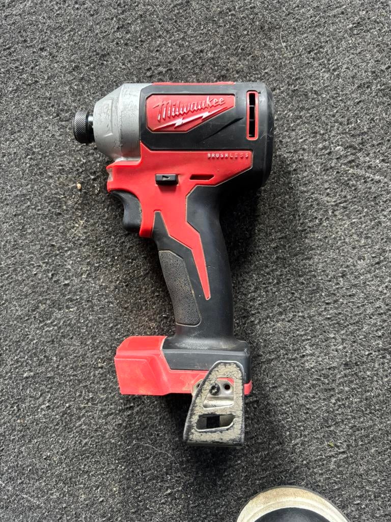 Milwaukee M18 slagschroevendraaier, Ophalen of Verzenden, Zo goed als nieuw, Boor- en Schroefmachine