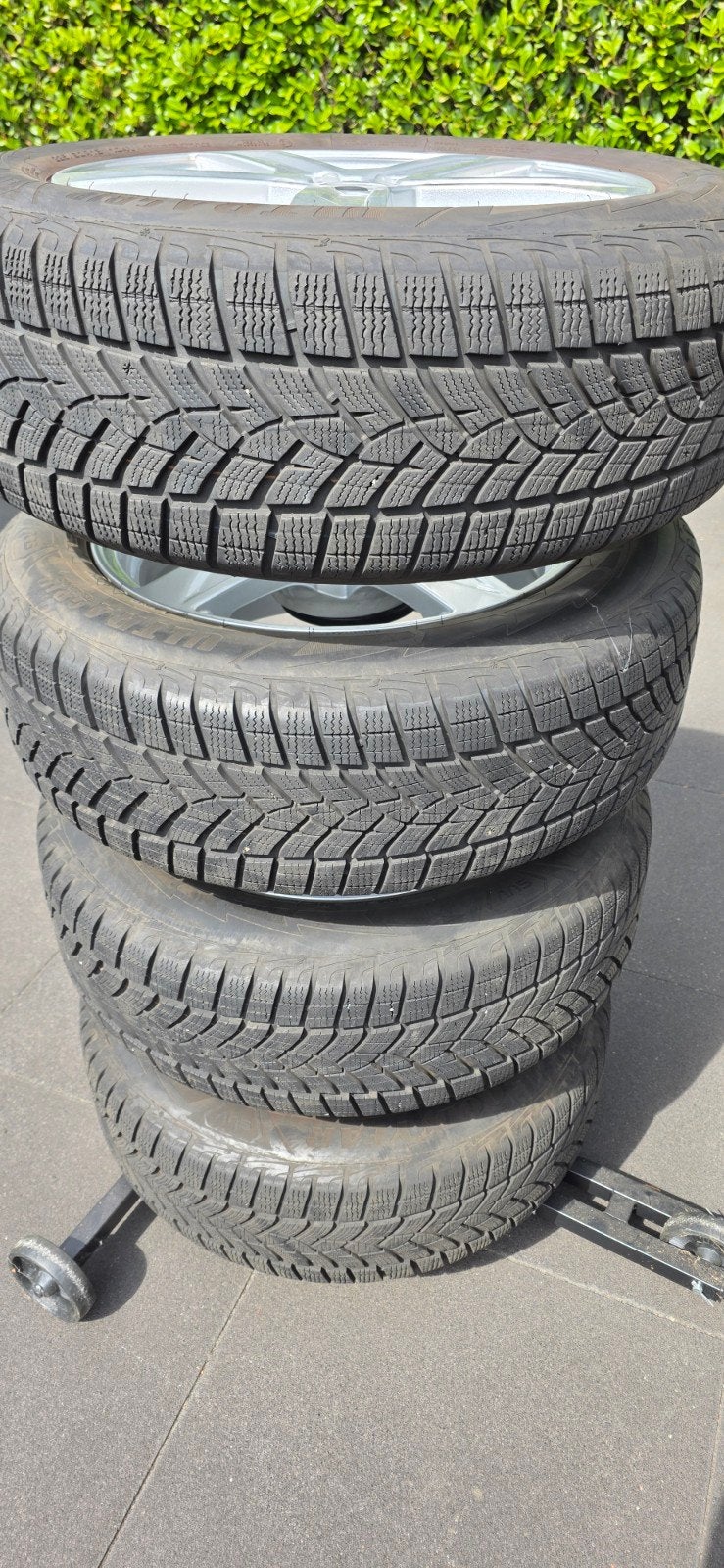 Foto 10 van Winterbanden op lichtmetalen velgen 225/60 R18 104V