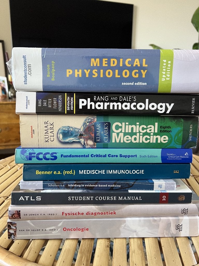 Geneeskunde studie boeken (oa. FCCS, Oncologie, Clinical Med, Boeken, Studieboeken en Cursussen, Ophalen, Beta, Gelezen, WO