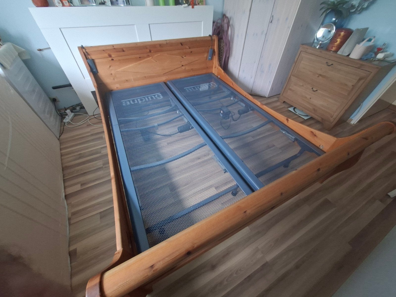 Foto 6 van Houten tweepersoonsbed met verstelbare lattenbodems