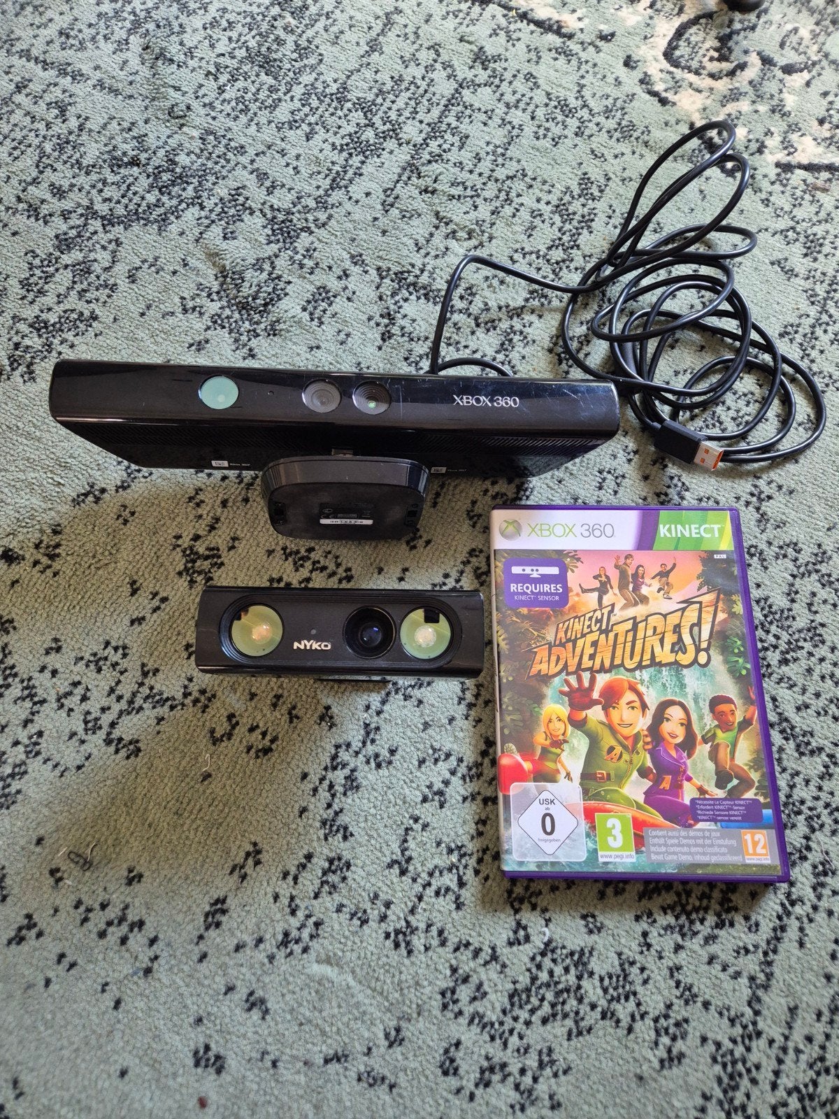 Xbox 360 Kinect Sensor met Kinect Adventures! en Nyko Zoom, Spelcomputers en Games, Games | Xbox 360, Avontuur en Actie, Gebruikt