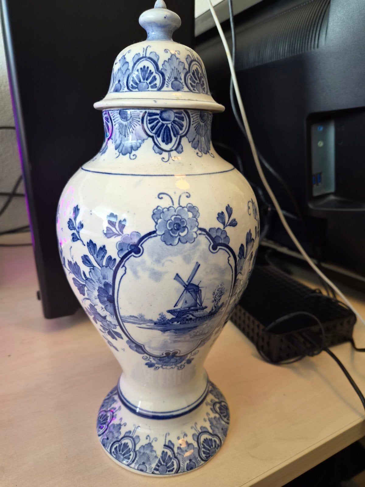 Delfts blauwe vaas met molen decoratie, Ophalen of Verzenden
