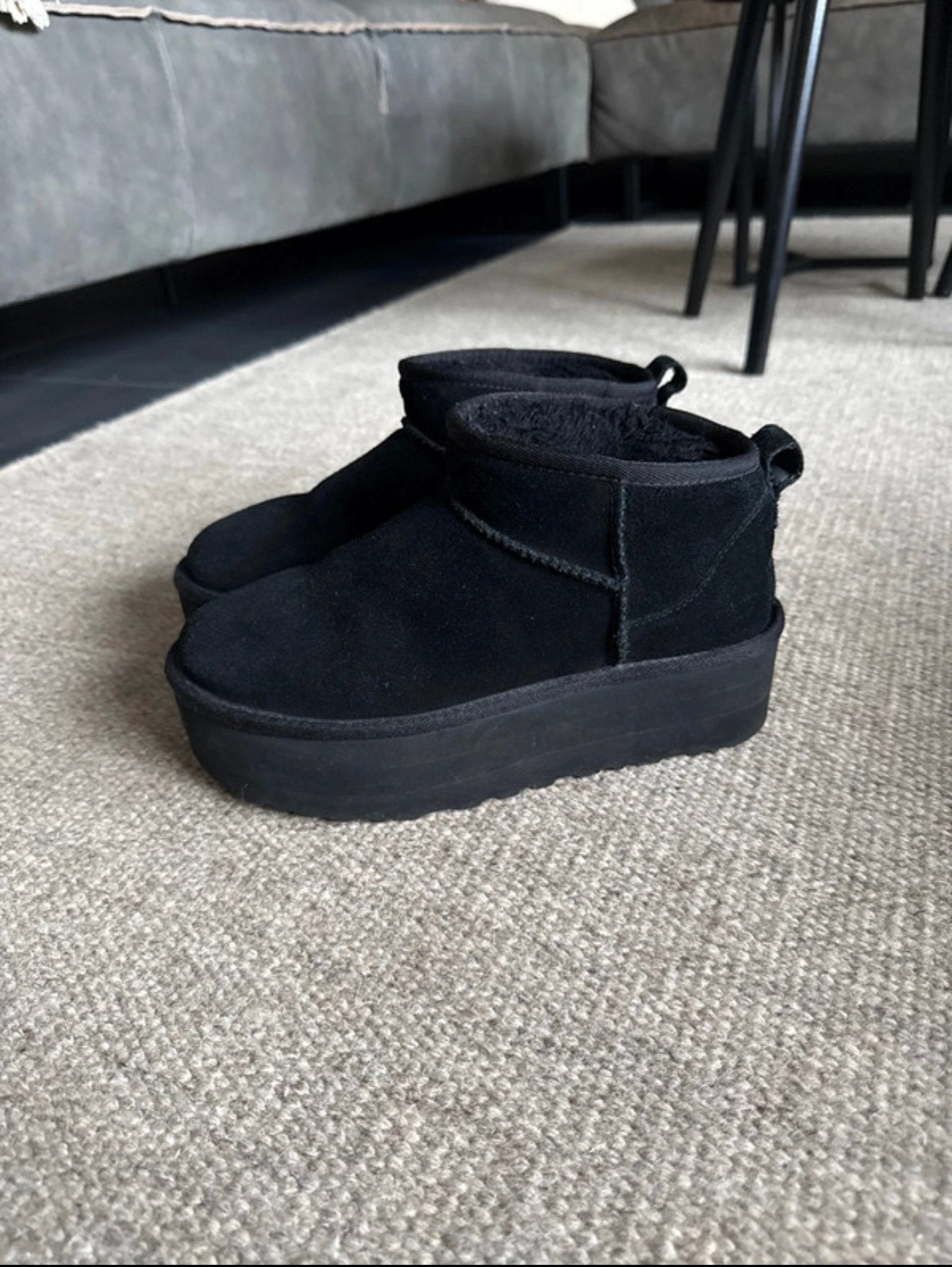 Orginele, zwarte plateau UGGS maat 39, in hele goeie staat!, Kleding | Dames, Schoenen, Verzenden, Zwart, Zo goed als nieuw, Pantoffels of Sloffen