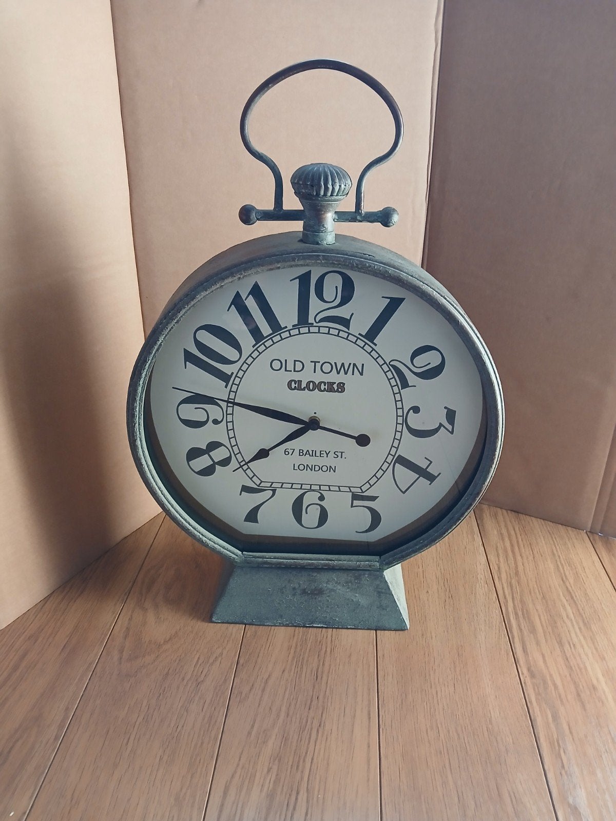 Grote decoratieve tafelklok  vintage stijl, Grijs, Vintage, Analoog, Werkt op batterijen