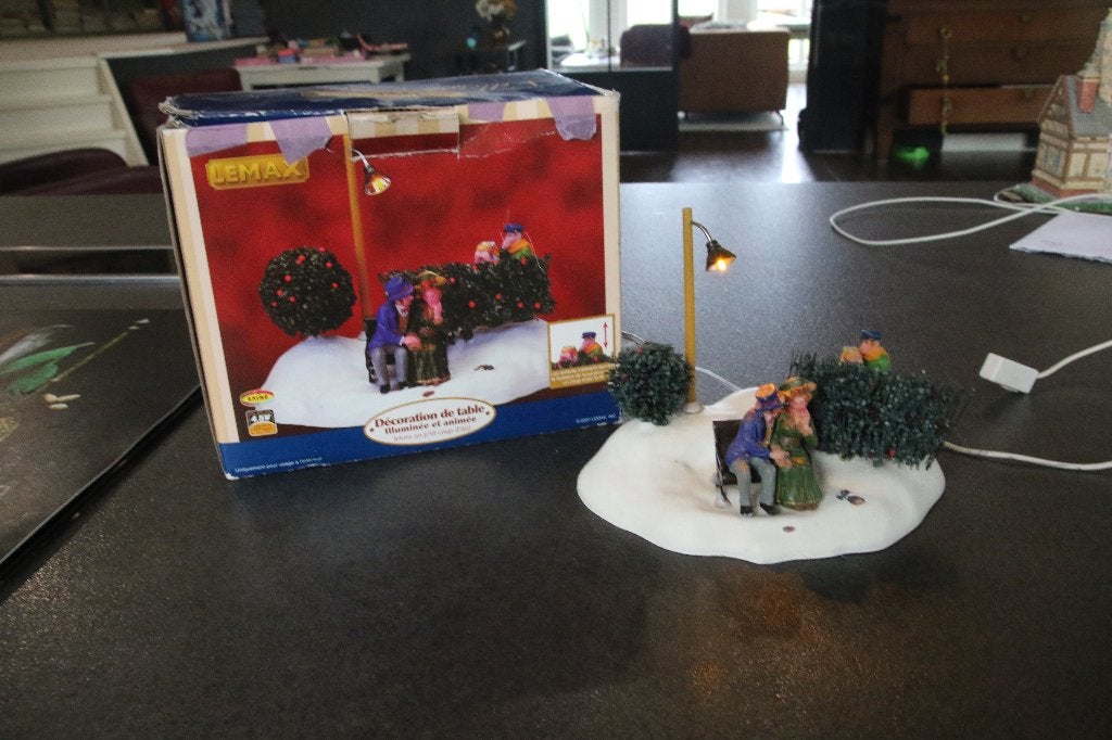 Lemax sneak-a-peak Table accent, Ophalen of Verzenden, Gebruikt