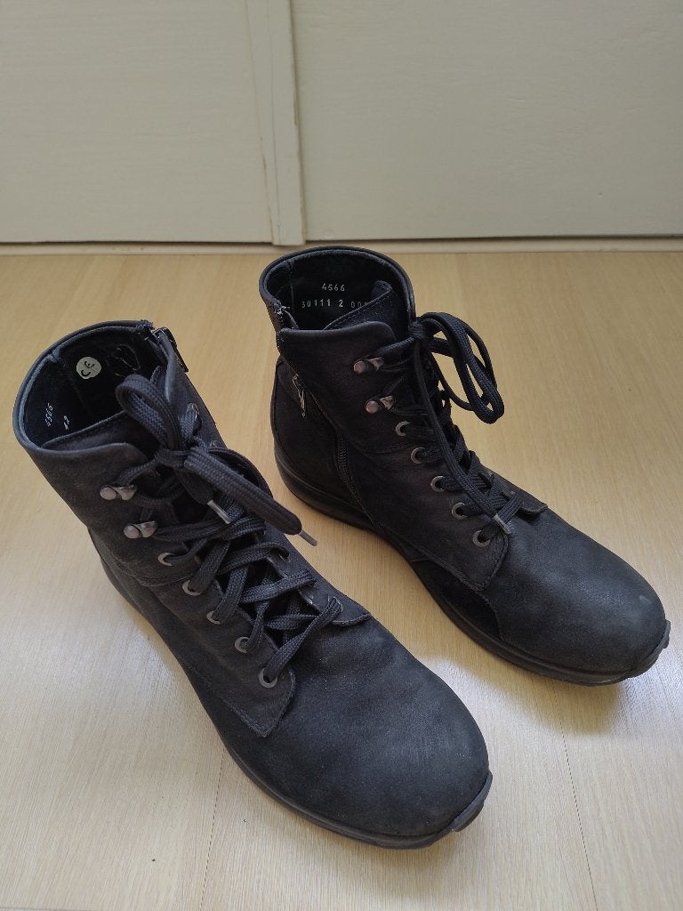 Xsensible zwarte halfhoge laarsjes 42 suede, Xsensible, Zwart, Lage of Enkellaarzen, Ophalen of Verzenden