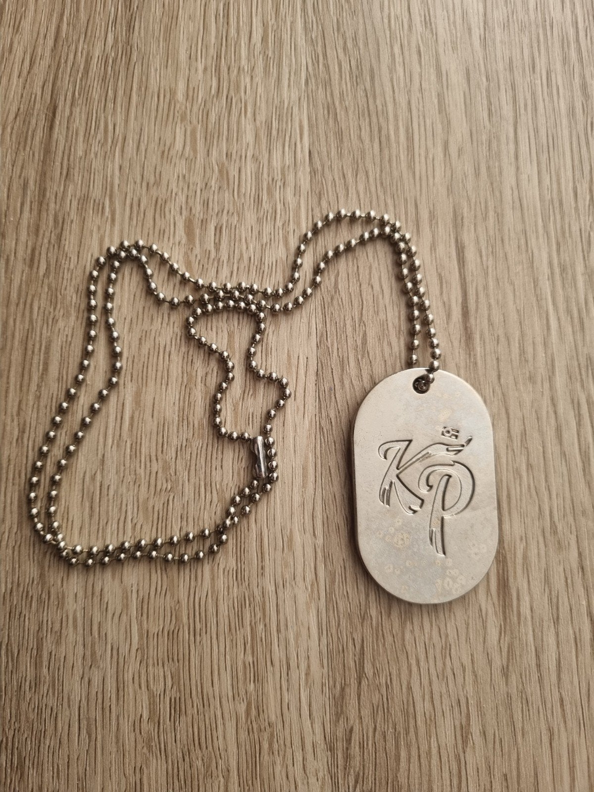 Knolpower ketting met KP logo en vredesteken, Gebruikt, Ophalen of Verzenden, Zilver, Overige materialen