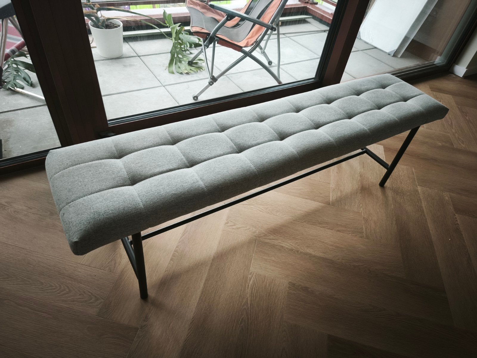 Moderne gestoffeerde bank - Grijs, Modern, Eigentijds, 125 cm of meer, Ophalen of Verzenden, Zo goed als nieuw