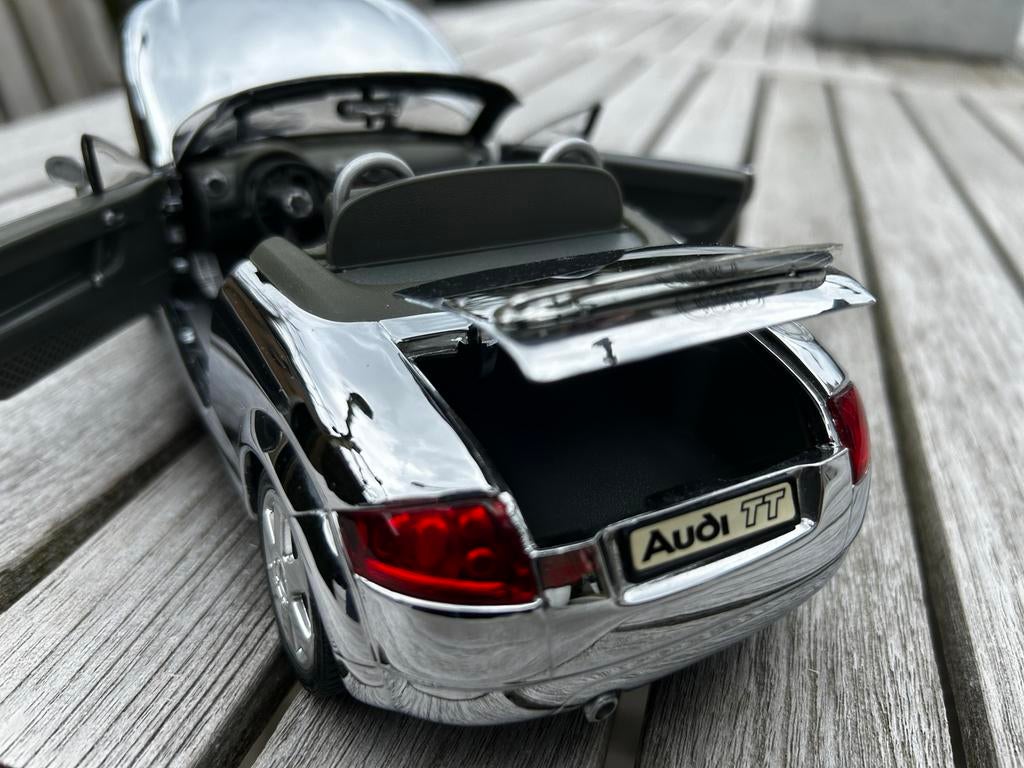 Audi TT Burago Schaalmodel 1:18 Chroom Z.G.A.N., Ophalen of Verzenden, Zo goed als nieuw, Auto, Bburago