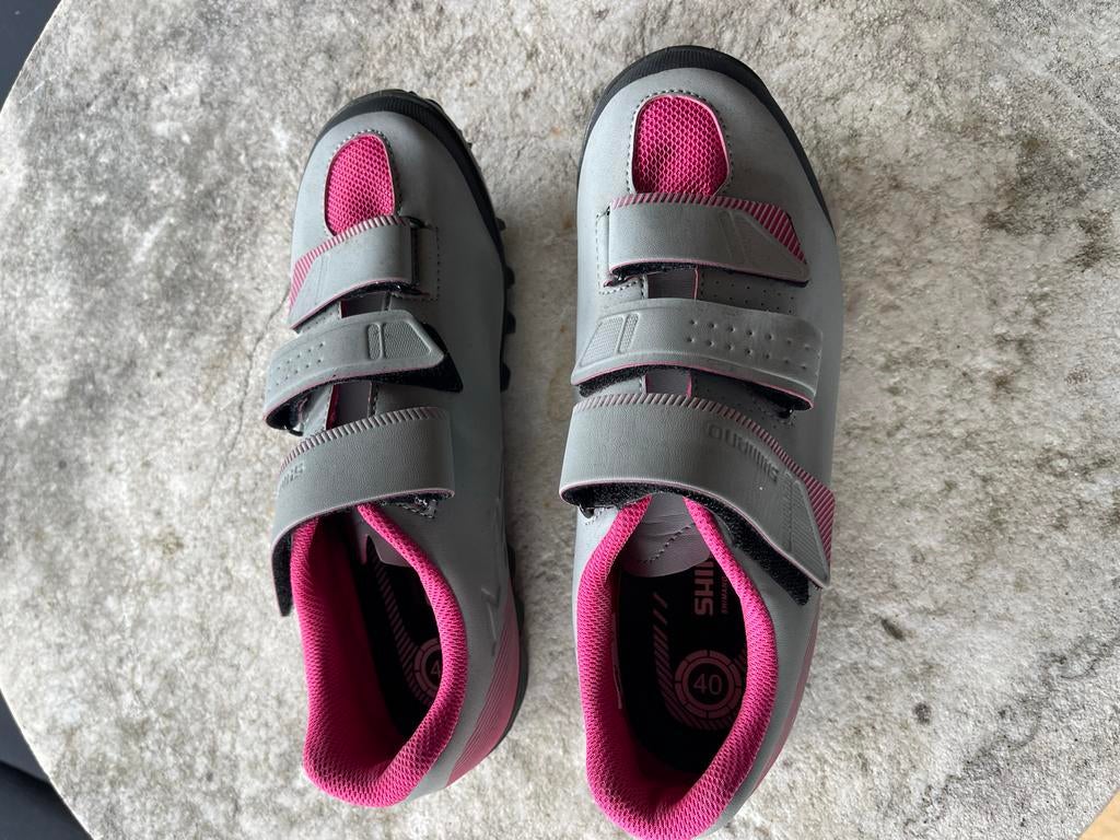 Shimano Fietsschoenen - Maat 40 - Grijs/Roze, Gebruikt, Schoenen, Overige maten, Ophalen of Verzenden
