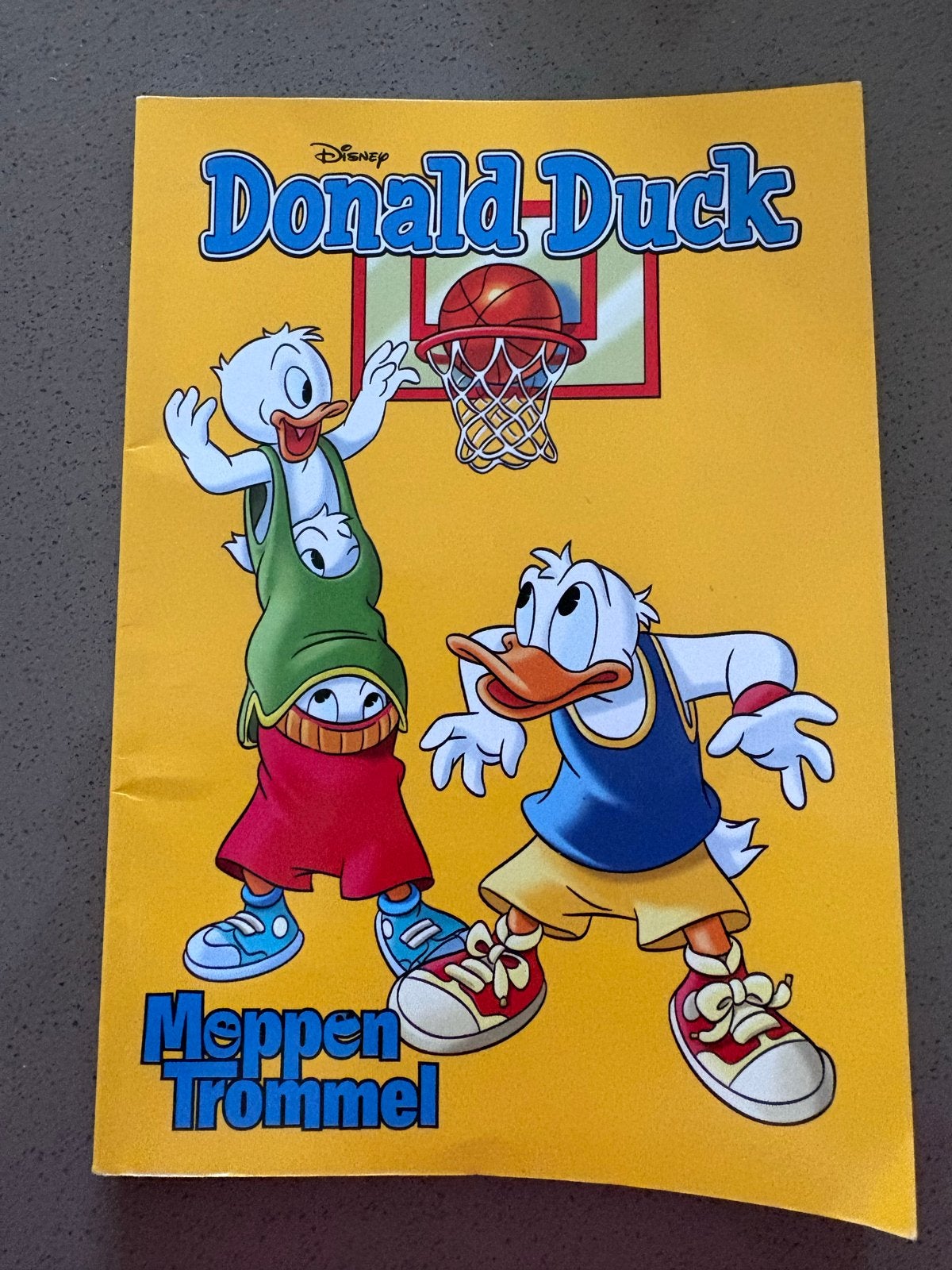 Donald Duck Moppentrommel - Grappige Strips en Raadsels, Boeken, Stripboeken, Eén stripboek, Ophalen of Verzenden, Zo goed als nieuw
