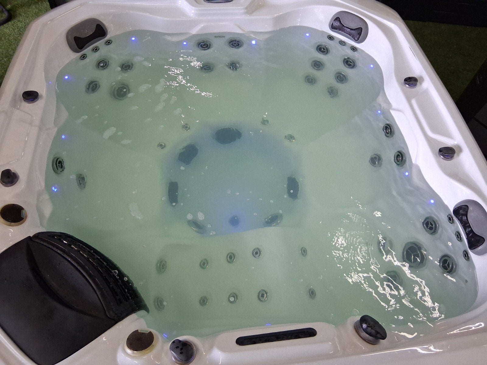 Balboa grote 6 pers jacuzzi WEEKACTIE + bezorging&garantie, Tuin en Terras, Bubbelbaden en Hottubs, Ophalen of Verzenden, Zo goed als nieuw