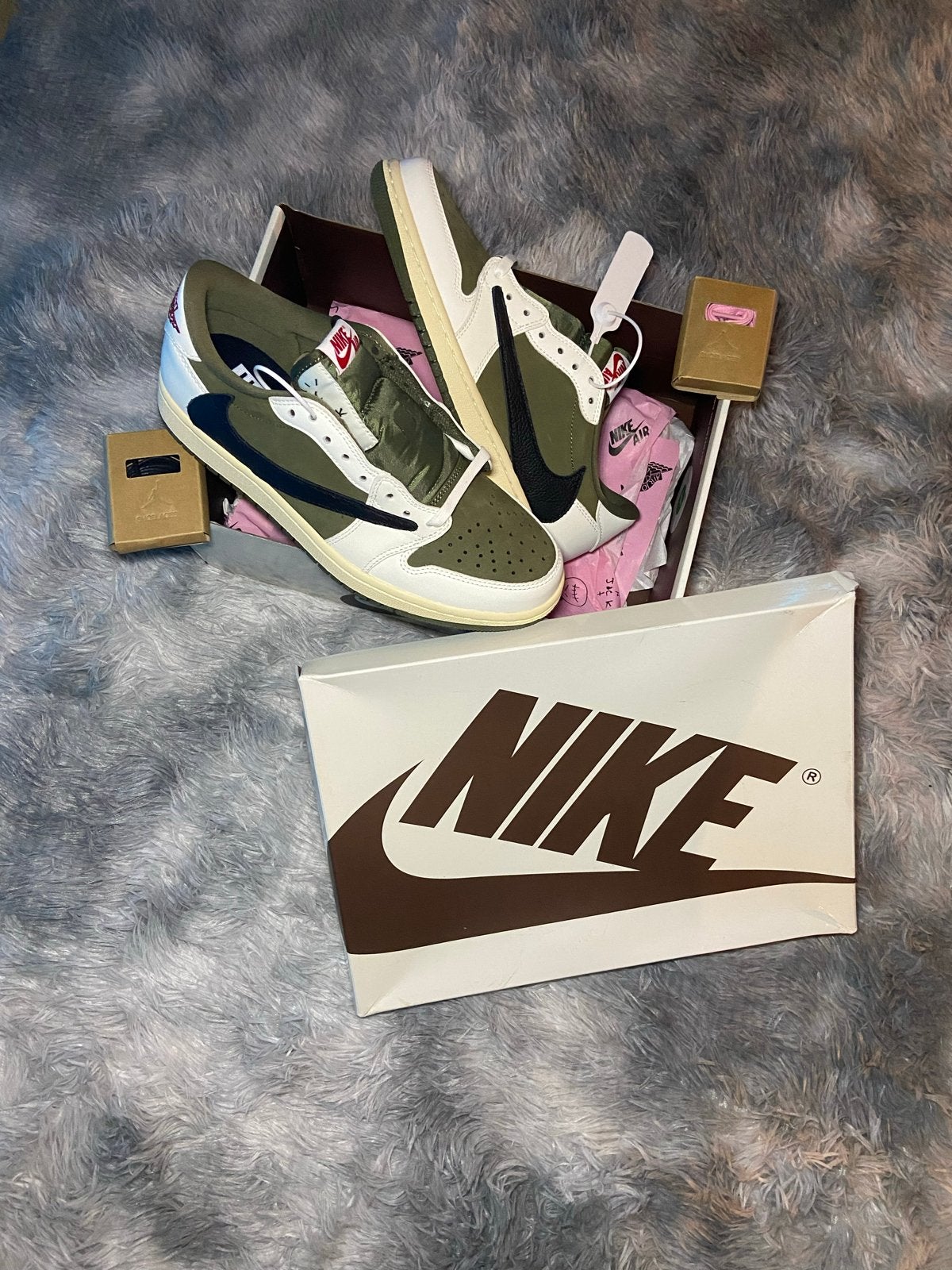 Nike Air Jordan 1 Low Travis Scott Olive - Nieuw, Kleding | Heren, Ophalen of Verzenden, Nieuw, Overige kleuren, Sneakers of Gympen