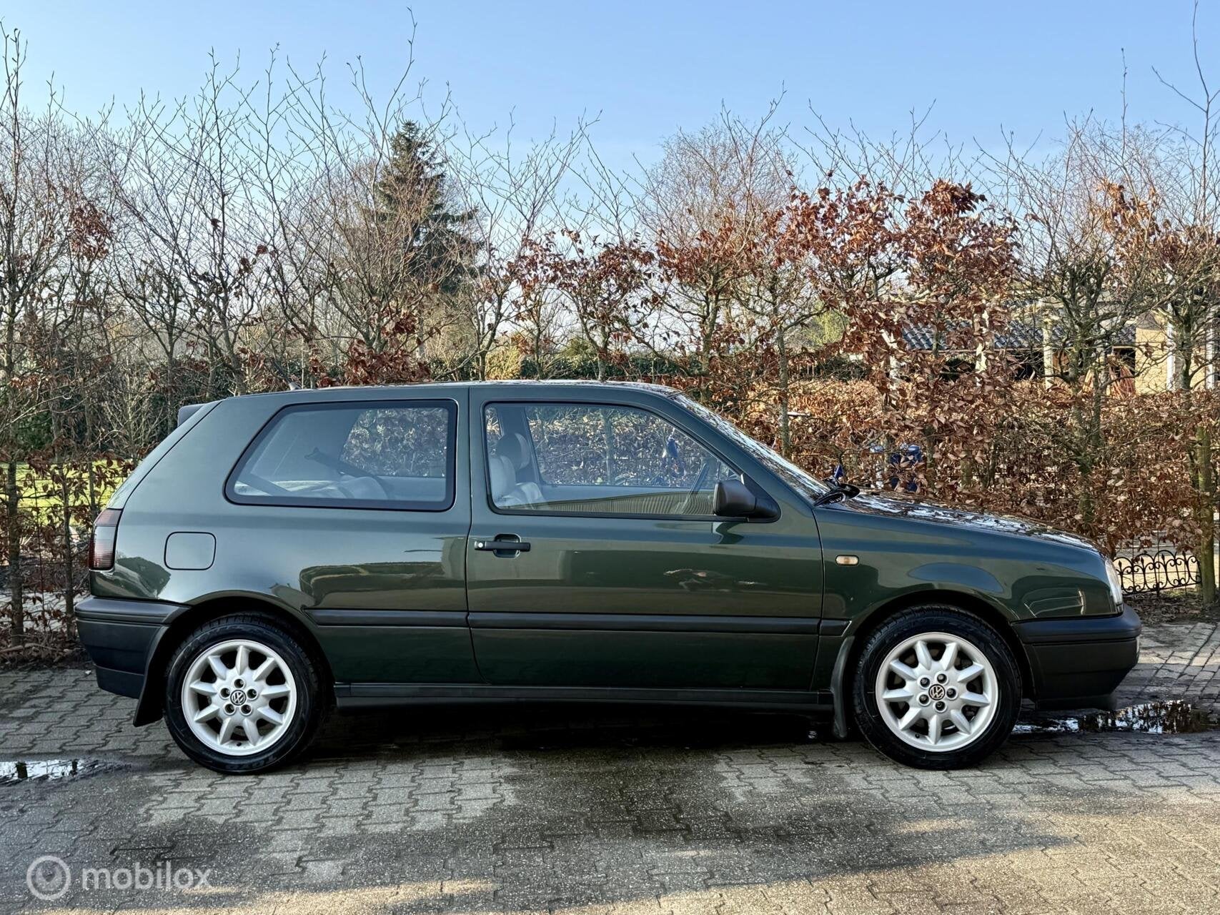 Volkswagen Golf 2.8 VR6 3drs 1e Eigenaar Orig. Ned Dealer on, Auto's, Volkswagen, Gebruikt, Stoelverwarming, Handgeschakeld, Grijs