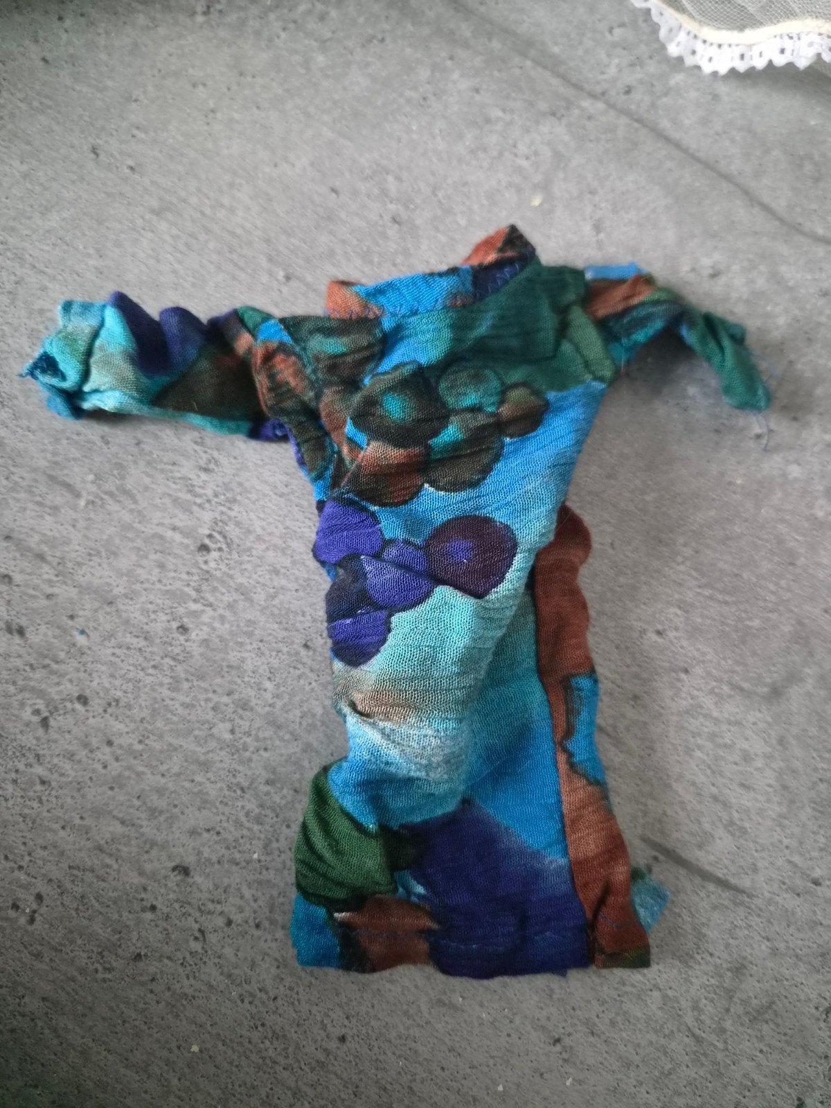 Barbie jurkje met bloemenprint, Ophalen of Verzenden, Gebruikt, Kleertjes