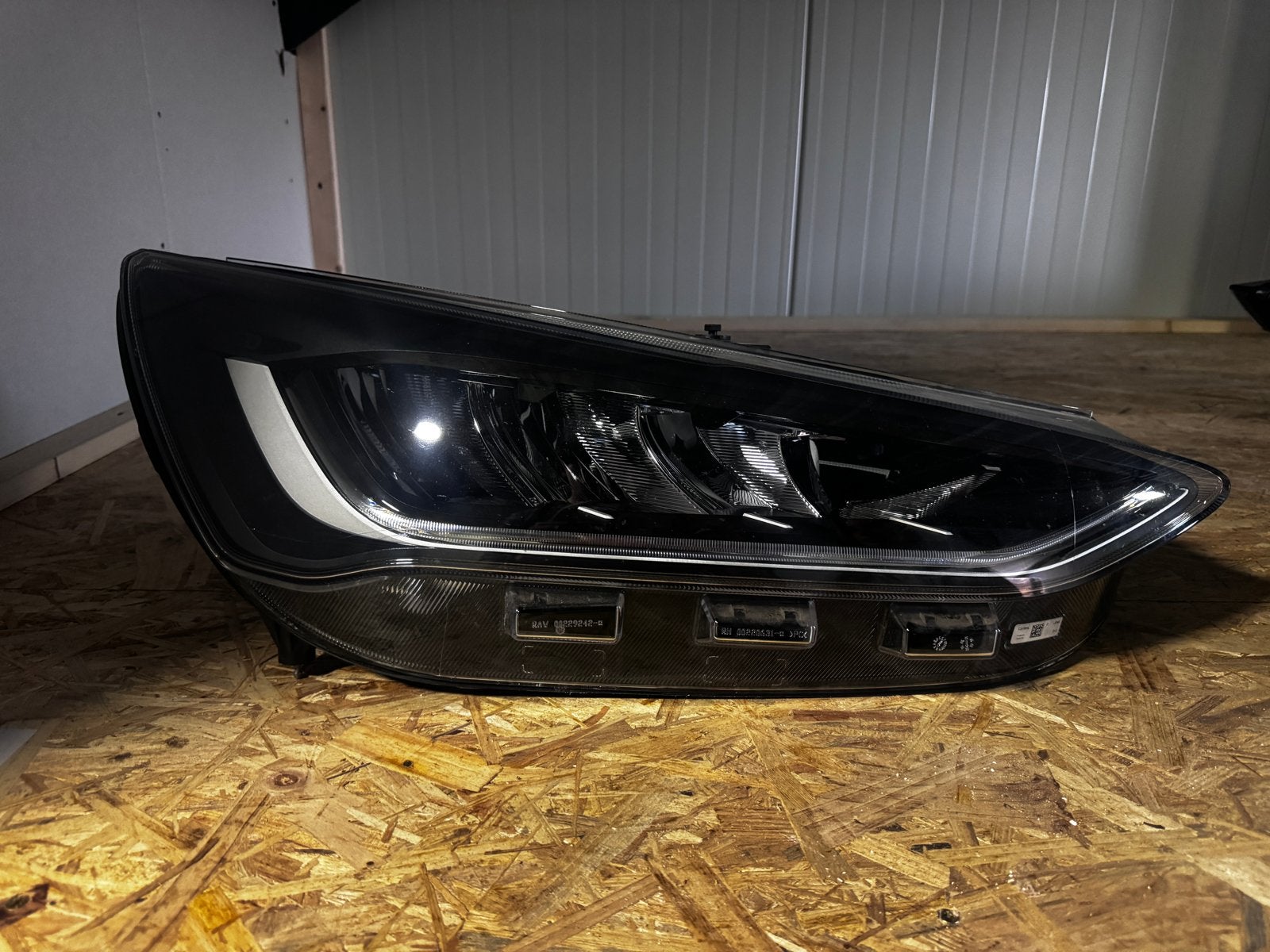 Ford Focus MK4 Koplamp Rechts LED NX7B-13E014-CD, Ophalen of Verzenden, Gebruikt, Ford