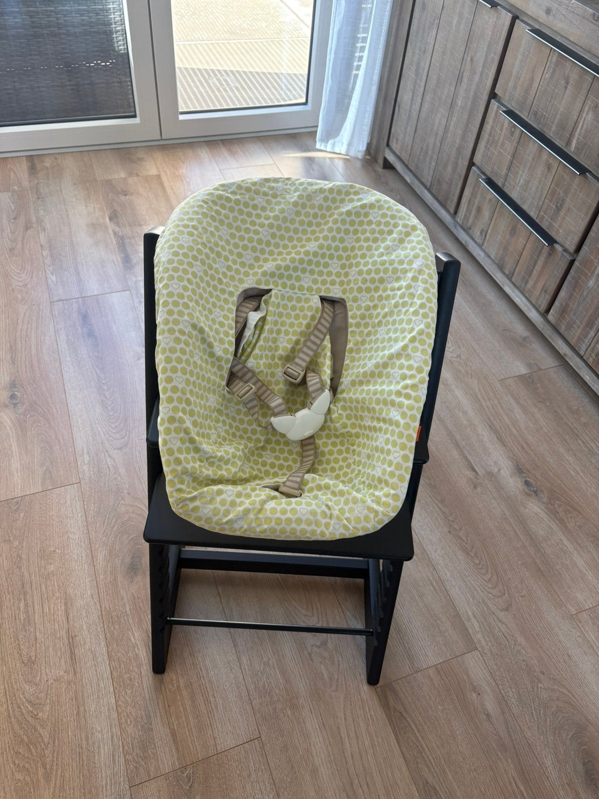Stokke tripp trapp zwart + newborn set kinderstoel, Ophalen, Zo goed als nieuw, Minder dan 10 m², Zwart