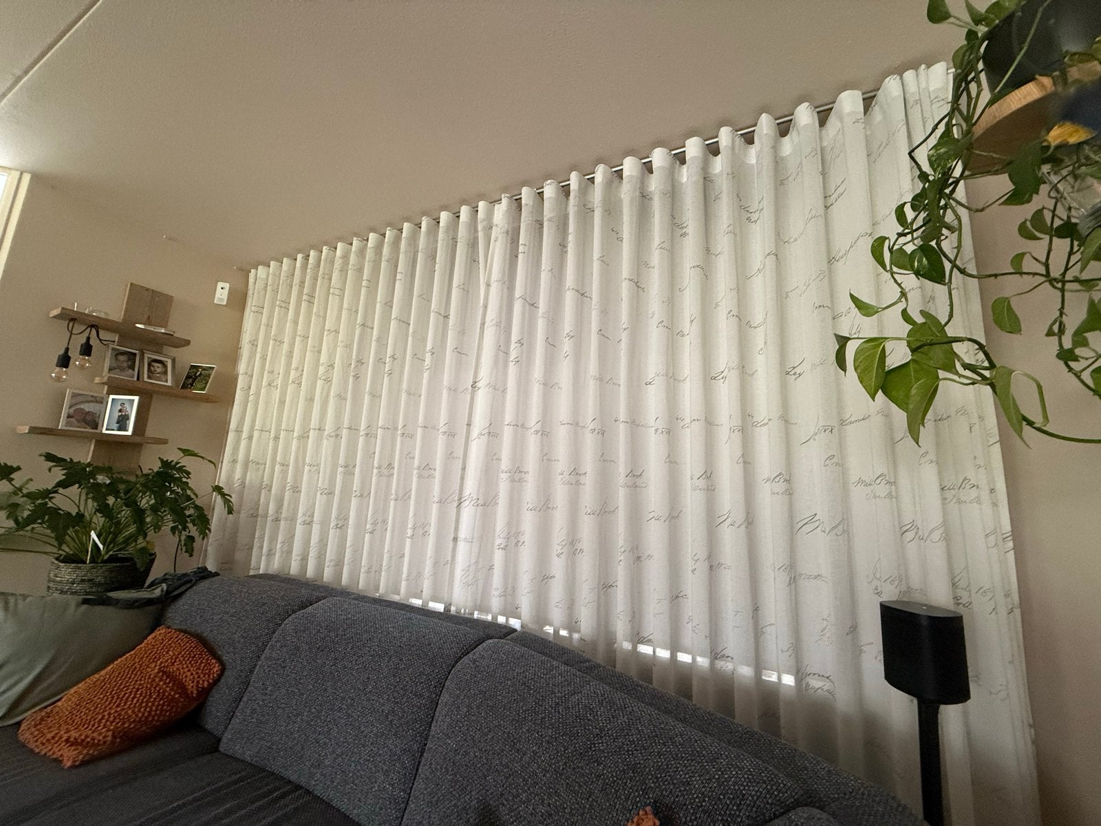 Inbetween gordijnen met tekstprint incl rails, Ophalen, Wit, Gordijn, Lichtdoorlatend