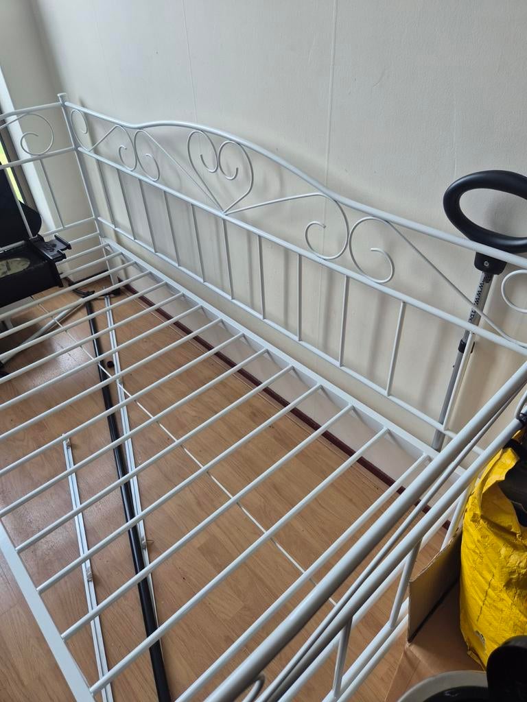 Wit metalen bedframe 90x200 cm, Ophalen, Gebruikt, 90 cm, Eenpersoons
