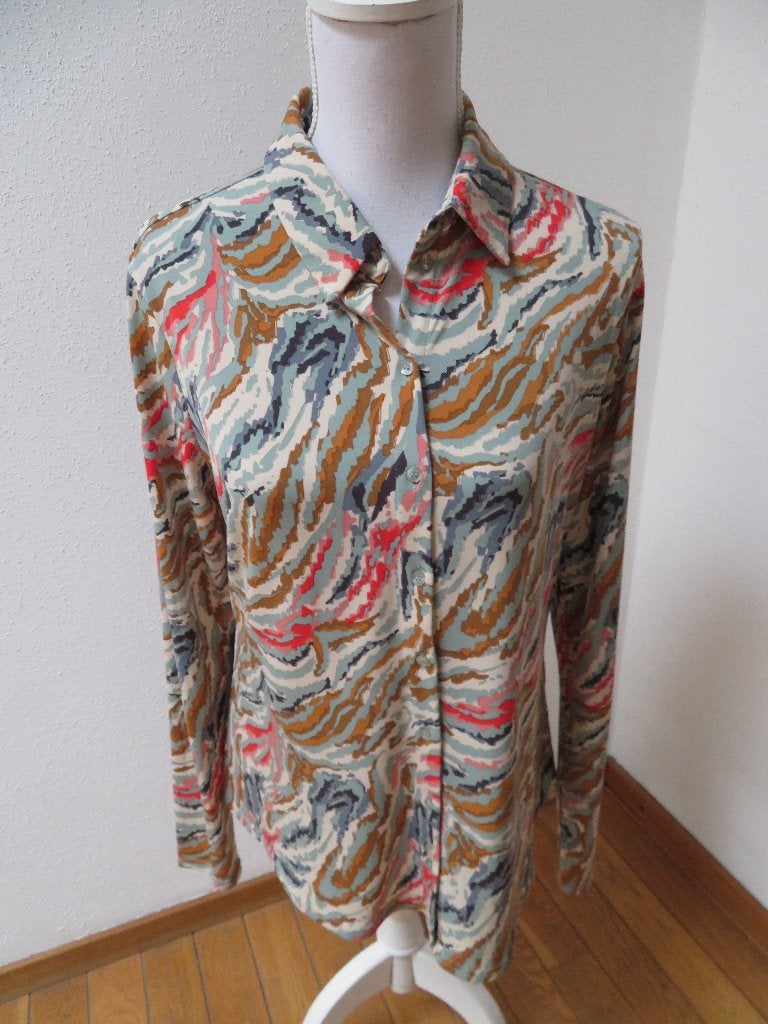 X26 ANDCO WOMAN nieuwe blouse travelstof groen rood 38, Maat 38/40 (M), Nieuw, Ophalen of Verzenden, Andcowoman