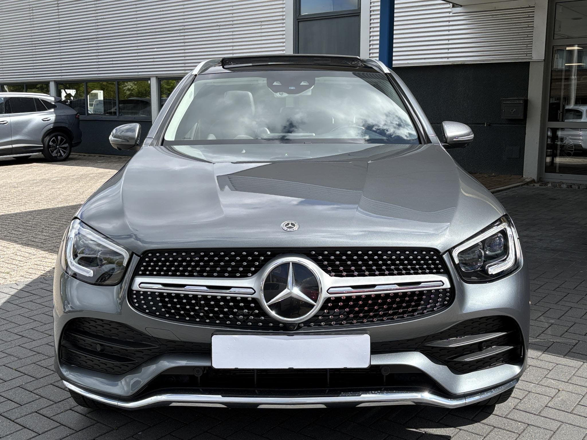 Mercedes-Benz GLC-klasse 300e 4MATIC AMG Line 320pk | PHEV |, Automaat, Dealer onderhouden, 14 kWh, Gebruikt