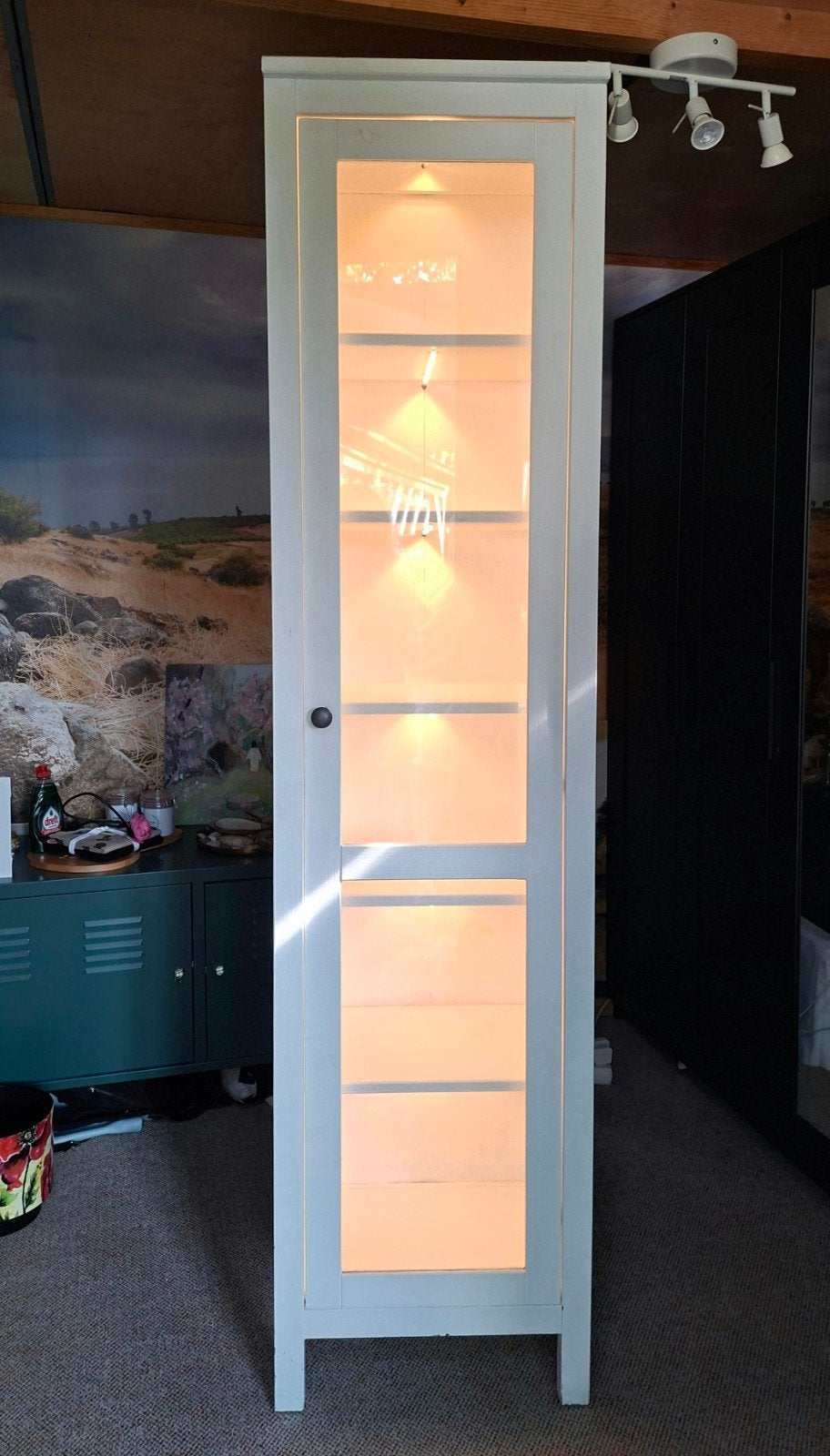 Witte vitrine kast met verlichting, Ophalen, Minder dan 50 cm, Met deur(en), Zo goed als nieuw