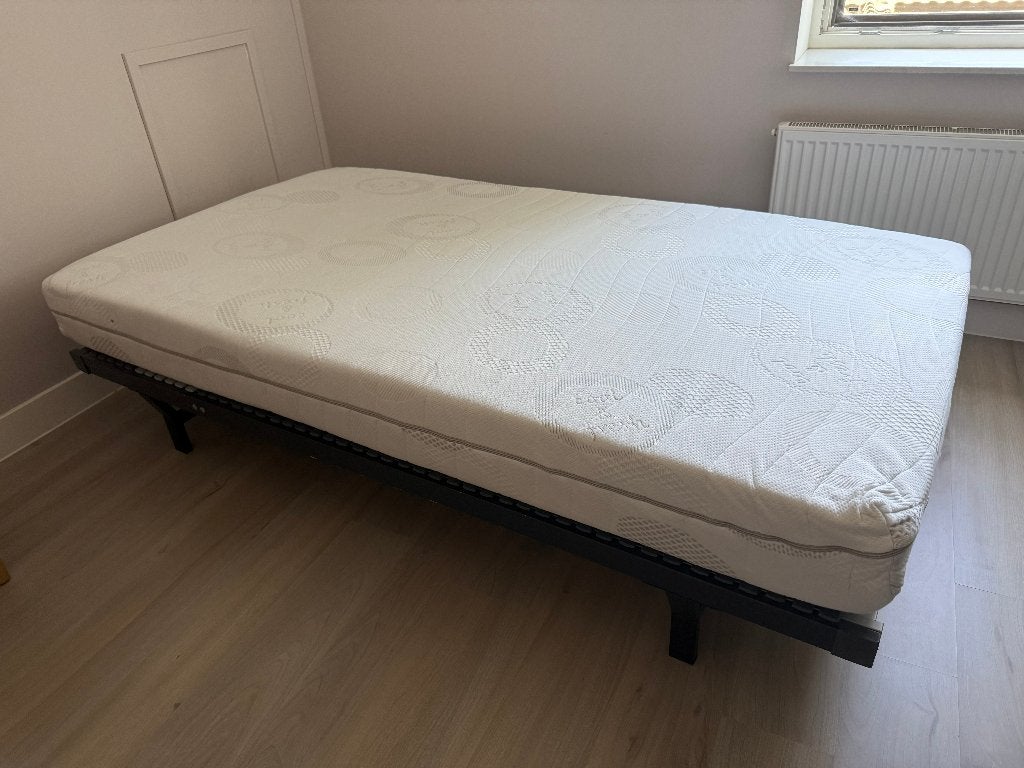 Comfortabel 120cm220cm bed+bodem+matras – Lang en Stevig, Ophalen, Verstelbaar, Eenpersoons, Zo goed als nieuw