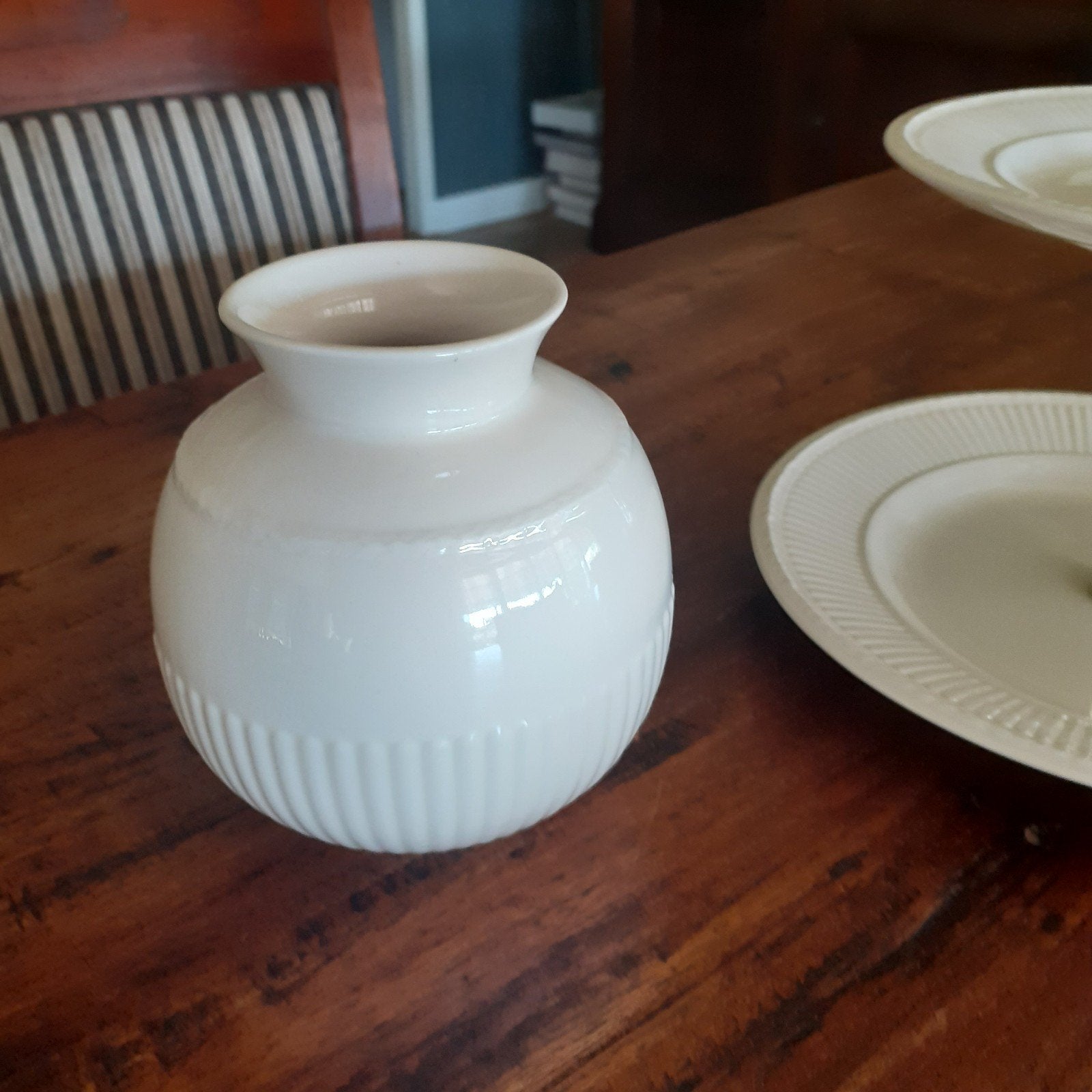 Wedgwood EDME  Leuk klein bol vaasje 11 cm hoog, Ophalen of Verzenden, Zo goed als nieuw, Overige kleuren