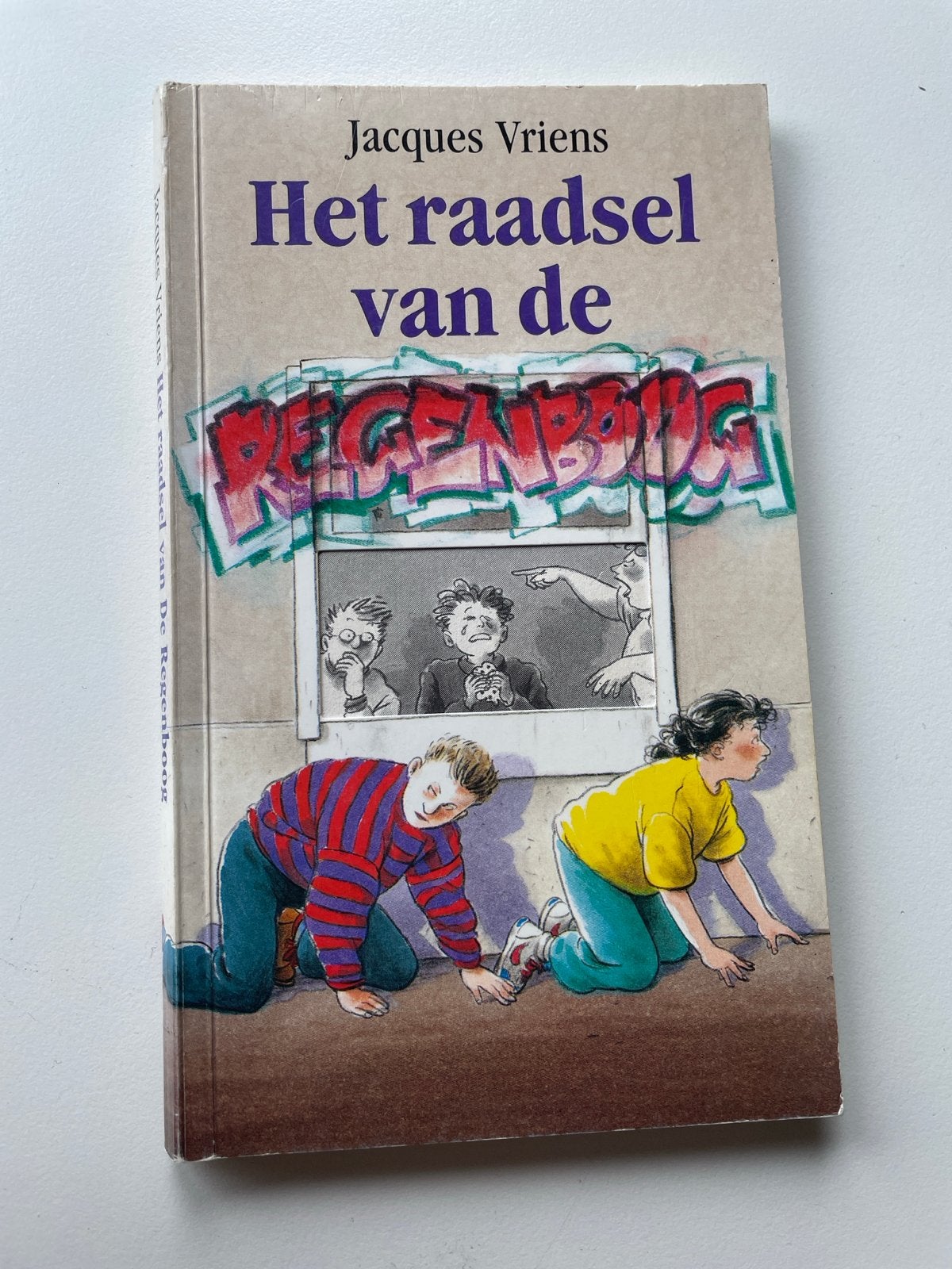 Het raadsel van de Regenboog - Jacques Vriens, Ophalen of Verzenden, Gelezen, Fictie algemeen