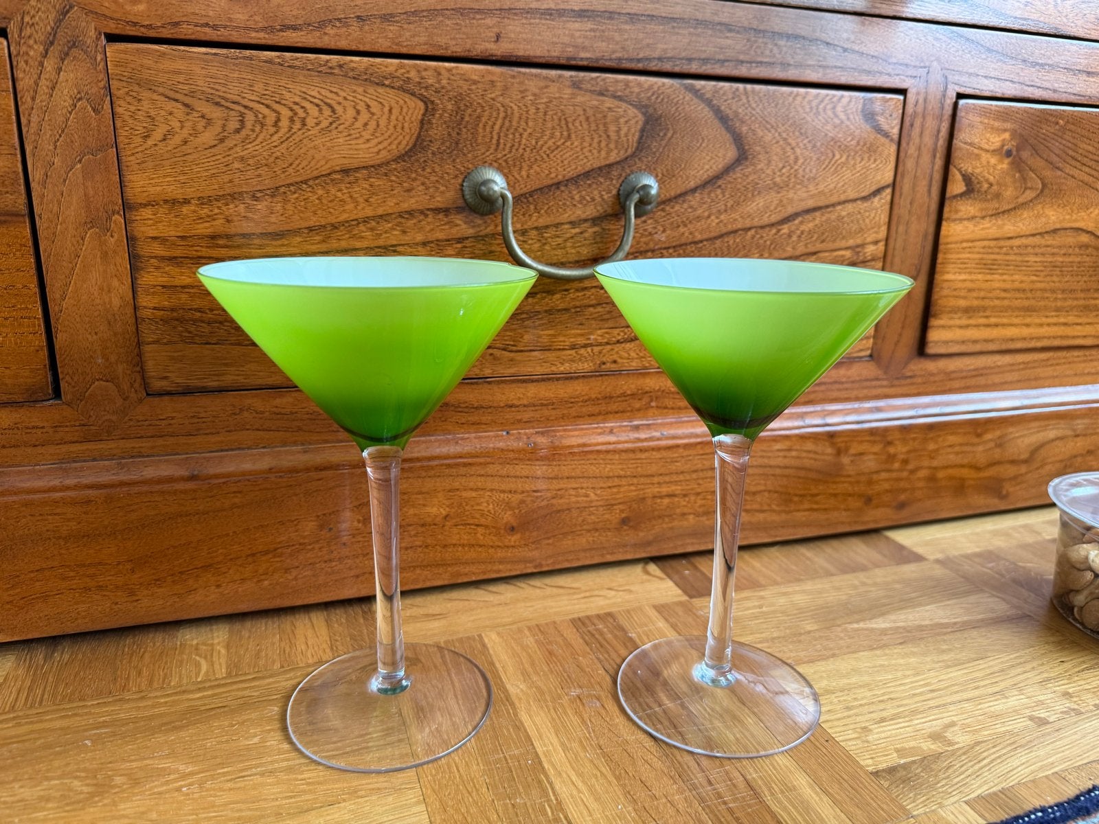 Set van 2 groene opaline cocktailglazen, Huis en Inrichting, Keuken | Servies, Ophalen of Verzenden, Gebruikt, Glas, Glas of Glazen
