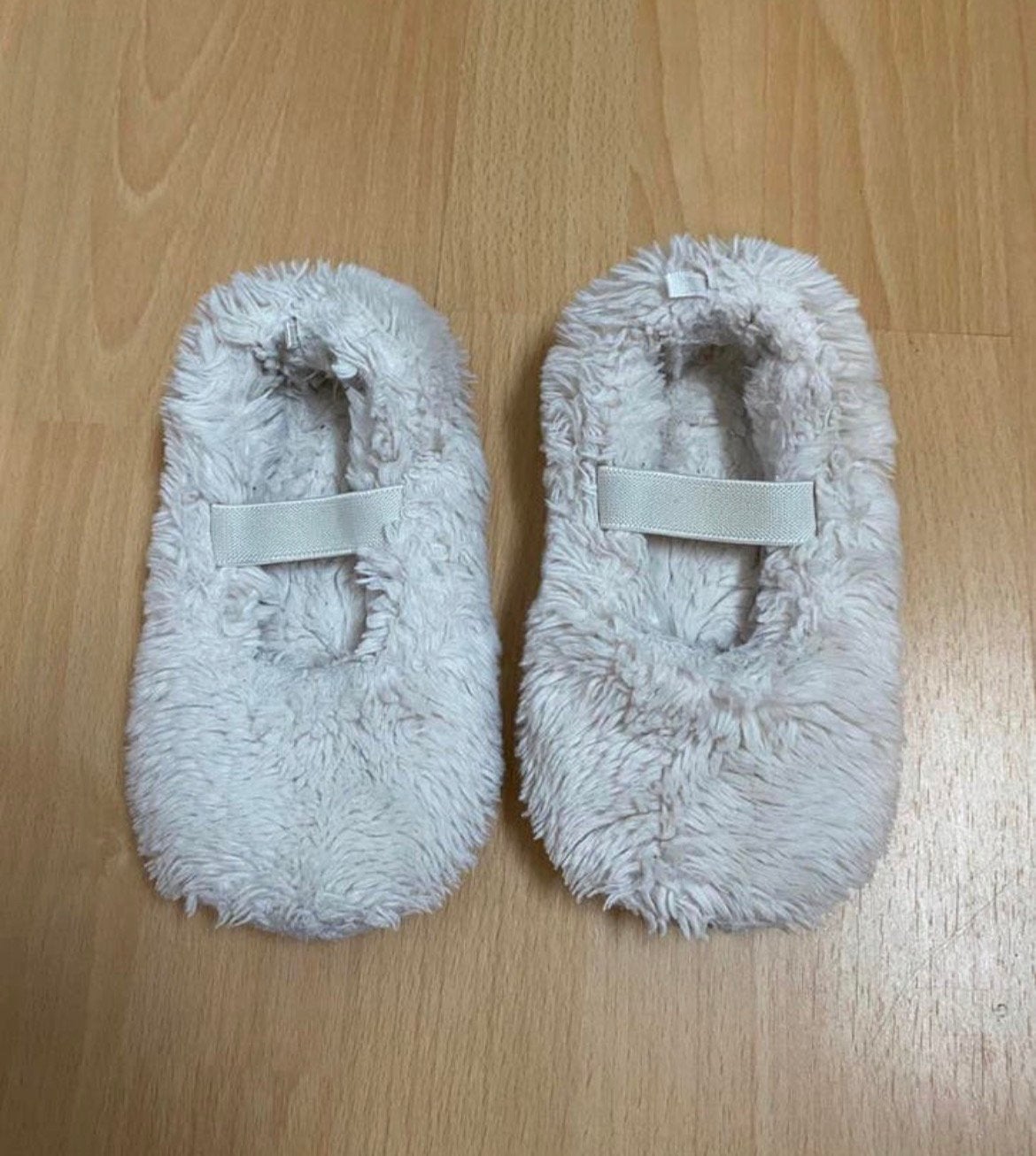 Witte fluffy kinder sloffen van H&M 28, Ophalen of Verzenden, Gebruikt, Meisje