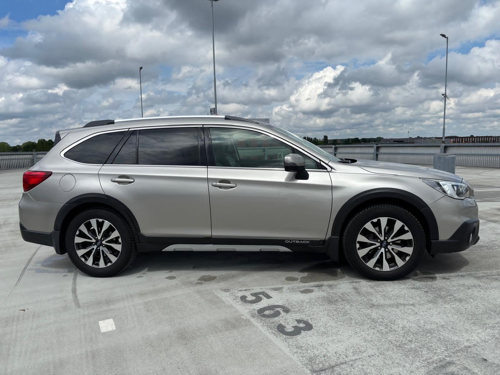 Subaru Outback 2.5i 175PK Lineartronic CVT Eyesight 2015, Auto's, Subaru, Automaat, Head-up Display, Zwart, 4 cilinders
