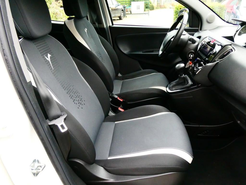 Lancia Ypsilon 0.9 TwinAir Elefantino Plus 80pk 1e eig Autom, Auto's, Stof, Wit, Origineel Nederlands, Bedrijf
