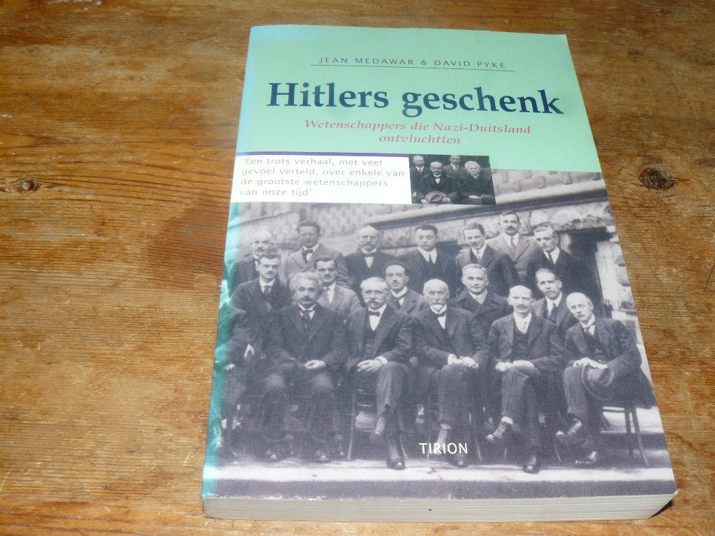 Hitlers geschenk : Wetenschappers die nazi-Duitsland ..(Wo2), 20e eeuw of later, Europa, Ophalen of Verzenden, Zo goed als nieuw