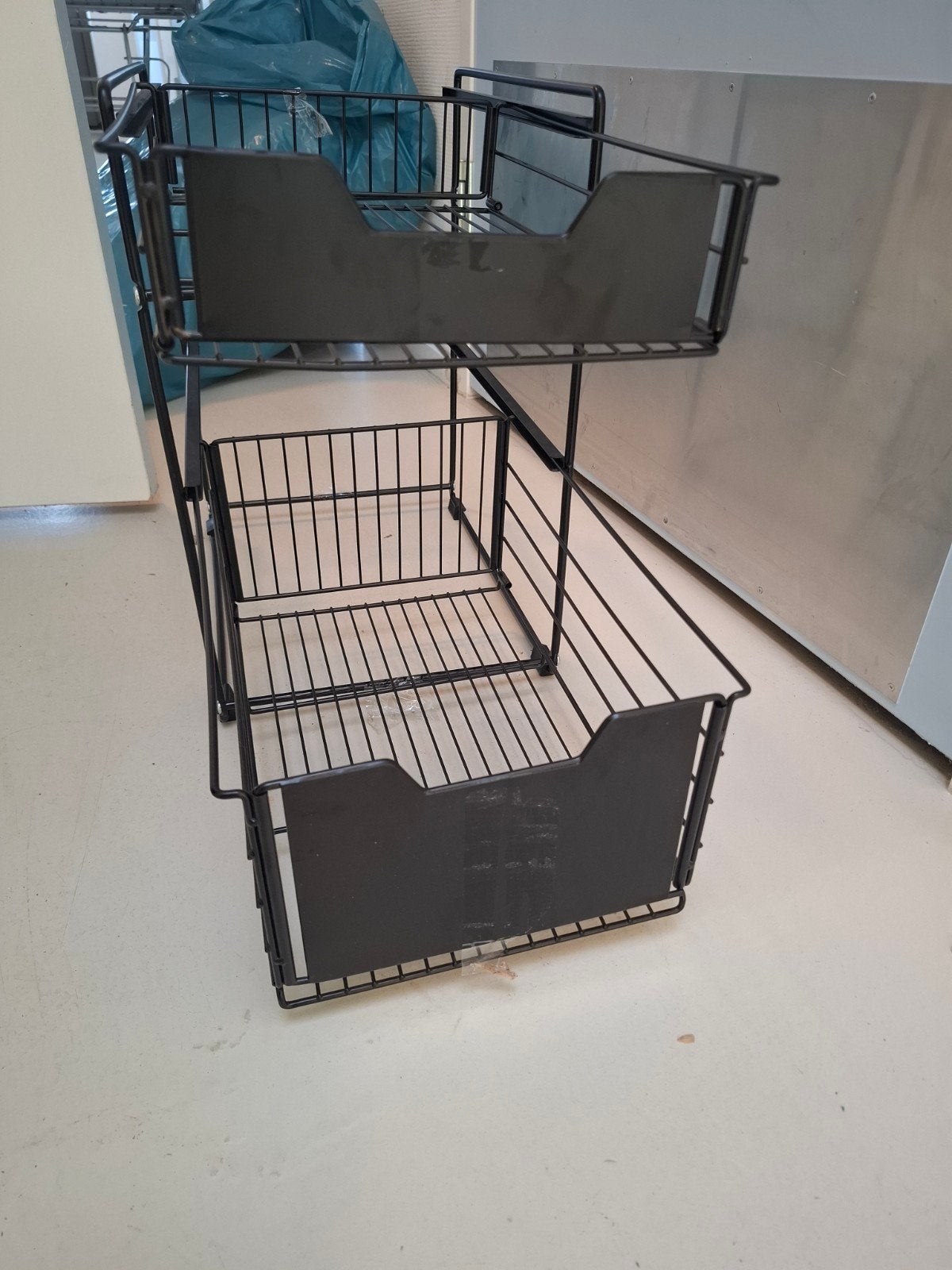Metalen uitschuifbaar kastje voor onder wasbak/keuken, Ophalen, Zo goed als nieuw, Zwart, Metaal