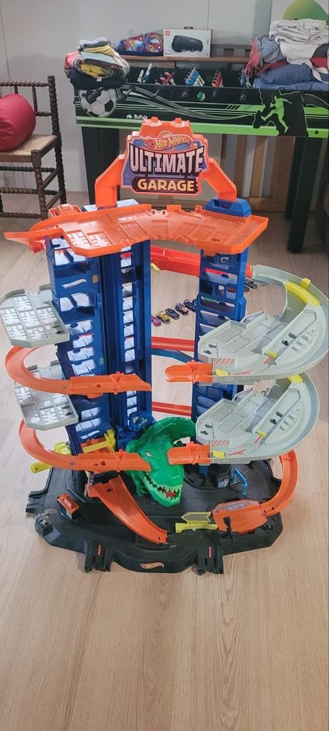 Hot Wheels Ultimate Garage met 19 auto's, Ophalen, Zo goed als nieuw, Handmatig, Hot Wheels