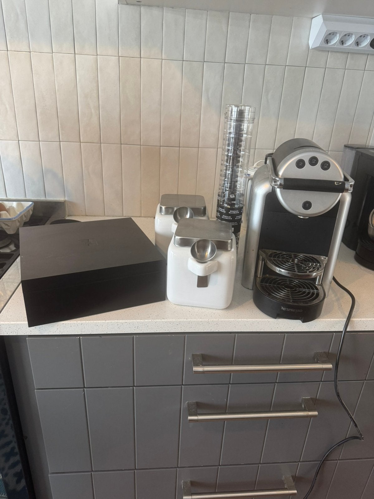 Nespresso automaat, Witgoed en Apparatuur, Koffiezetapparaten, Ophalen, Gebruikt, Espresso apparaat, Koffiepads en cups