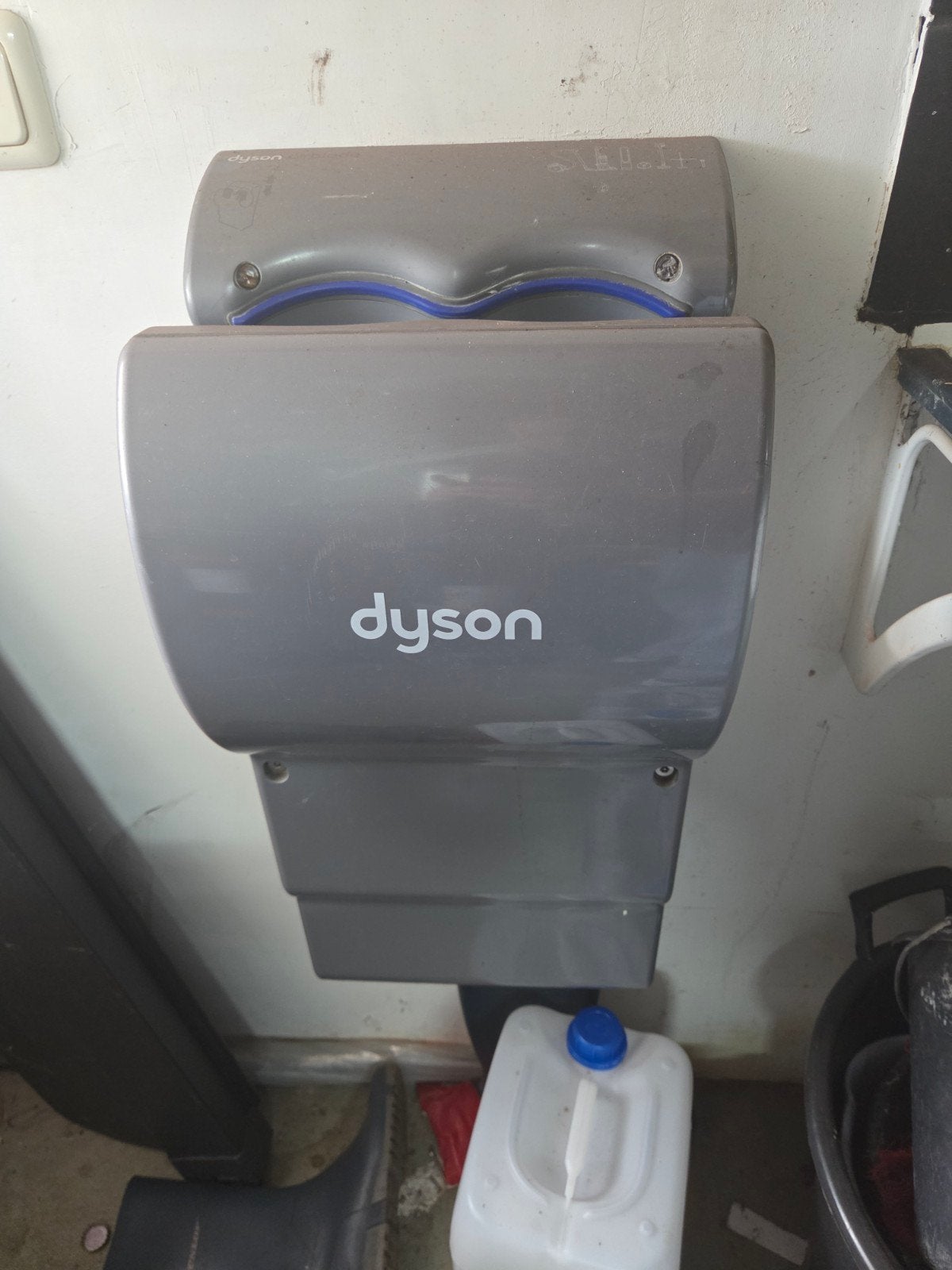 Dyson Airblade handdroger - snel en hygiënisch, Ophalen
