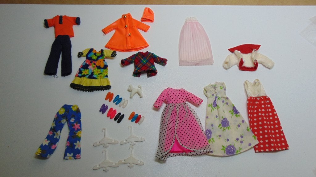Pippa Dawn kleding setjes met accessoires + hondje, Verzamelen, Poppen, Ophalen of Verzenden, Gebruikt, Kleertjes