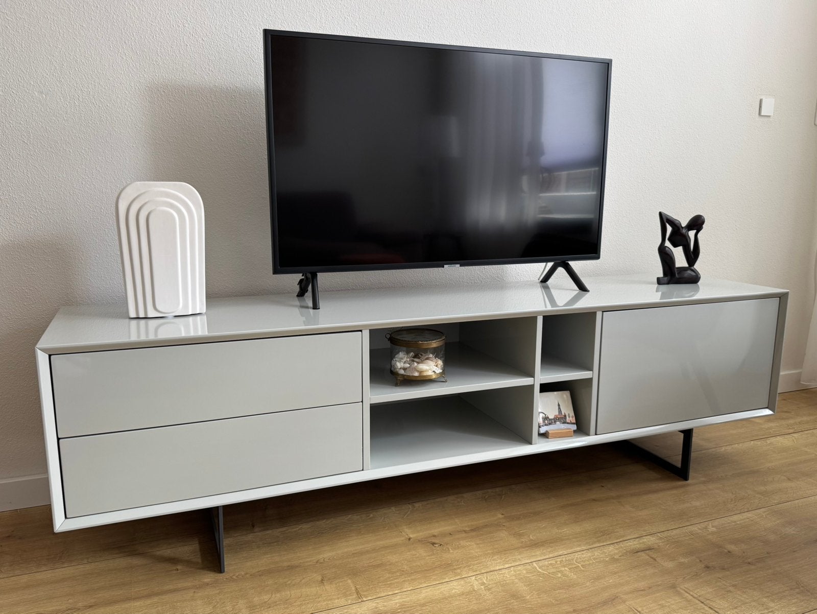 TV-meubel Vienna (Goossens) (nieuw 600€), Huis en Inrichting, Ophalen, 150 tot 200 cm, Zo goed als nieuw, Minder dan 100 cm