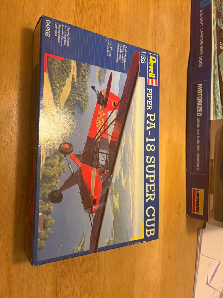Revell piper pa-18 super cub 1:32 04208 ongeopend, Ophalen, Zo goed als nieuw, Groter dan 1:72, Revell