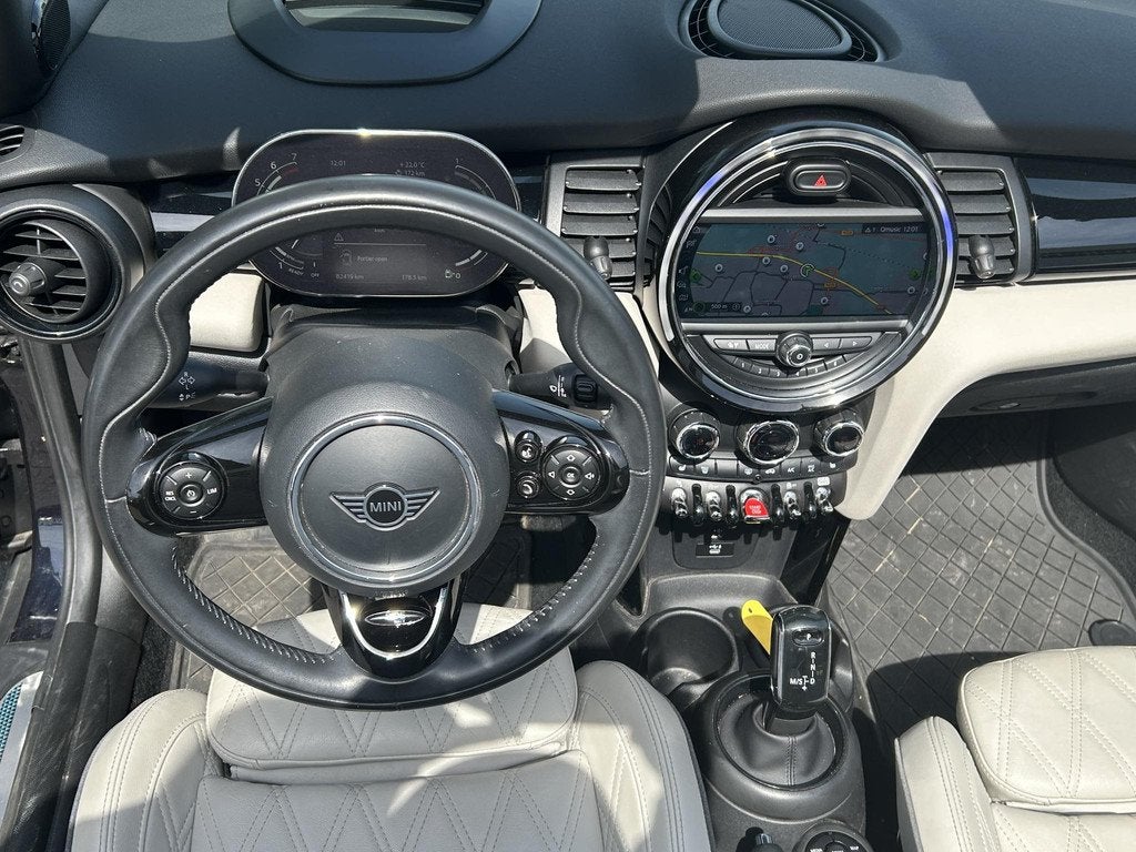 MINI Cabrio 1.5 Cooper Sidewalk Edition | Automaat | Leder |, Auto's, Mini, 136 pk, Gebruikt, Bedrijf, 1240 kg