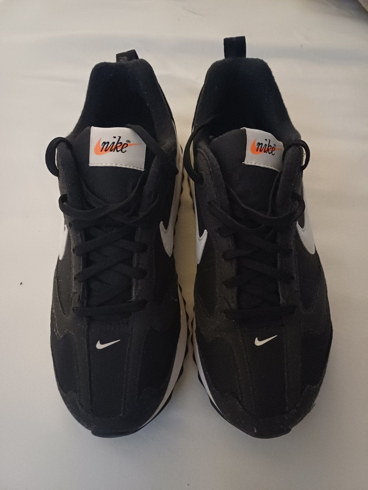 Nike sneakers zwart mt 40, Kleding | Dames, Schoenen, Zwart, Nike, Ophalen of Verzenden, Sneakers of Gympen