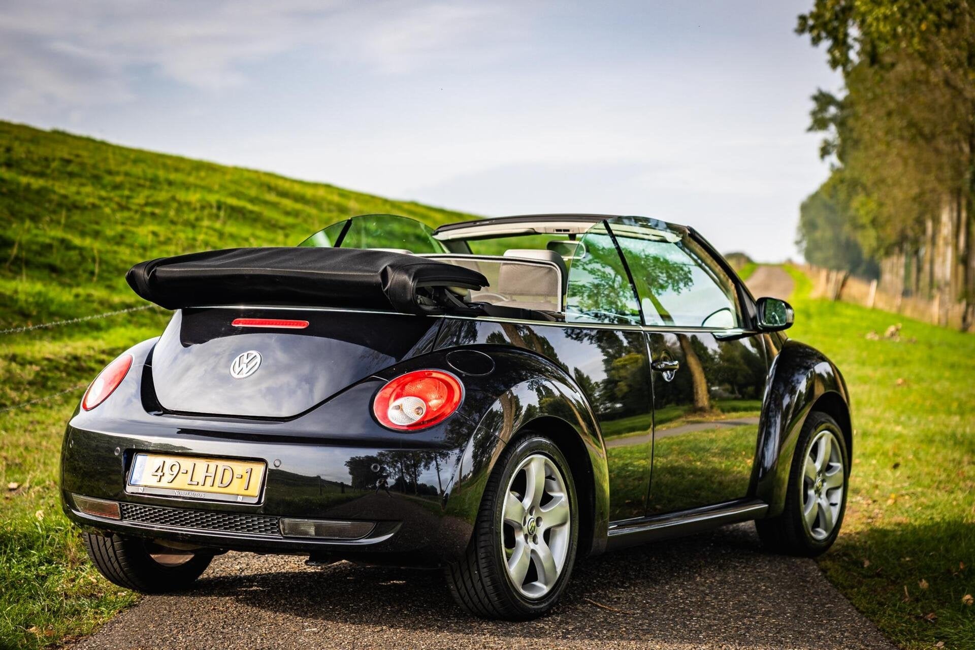 Volkswagen New Beetle Cabriolet 1.8-20V T Highline | Cabrio, Voorwielaandrijving, Beetle (Kever), 4 cilinders, 4 stoelen
