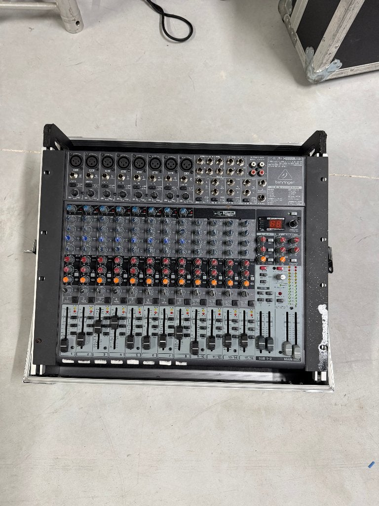 Behringer XENYX X2222USB 22-kanaals Analoge Mixer, Ophalen, Zo goed als nieuw, 20 kanalen of meer, Microfooningang