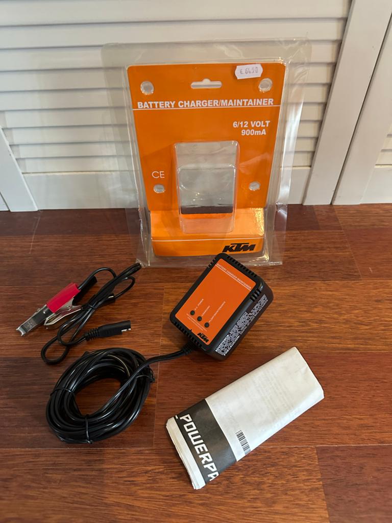 KTM Acculader/Druppellader 6/12 Volt 900mA, Motoren, Ophalen of Verzenden